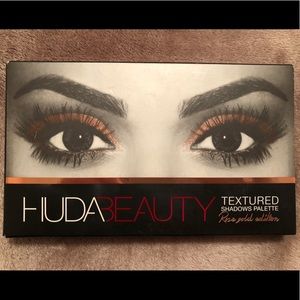 Huda Beauty Rose Gold palette